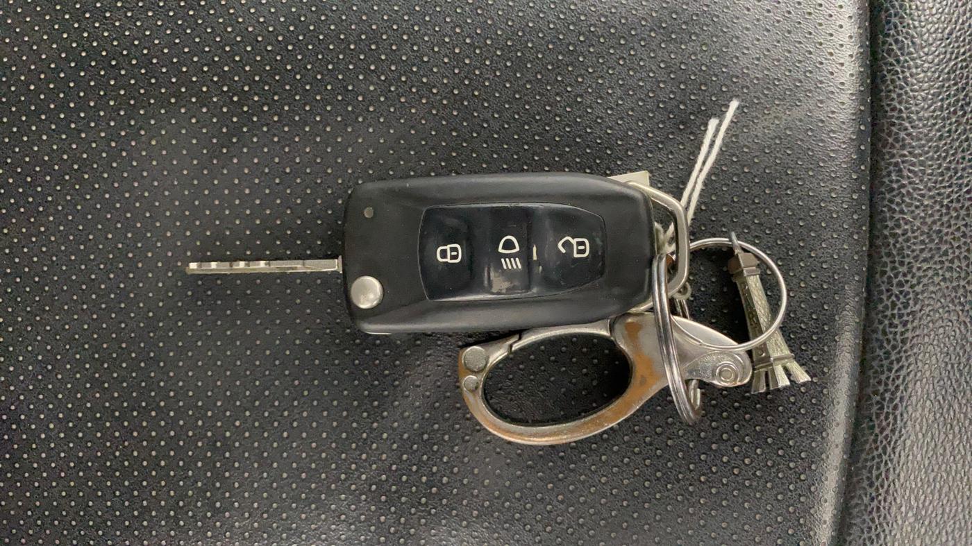 2016 Tata Tiago XZ PETROL, Petrol, Manual, 35,560 km, Key Close Up
