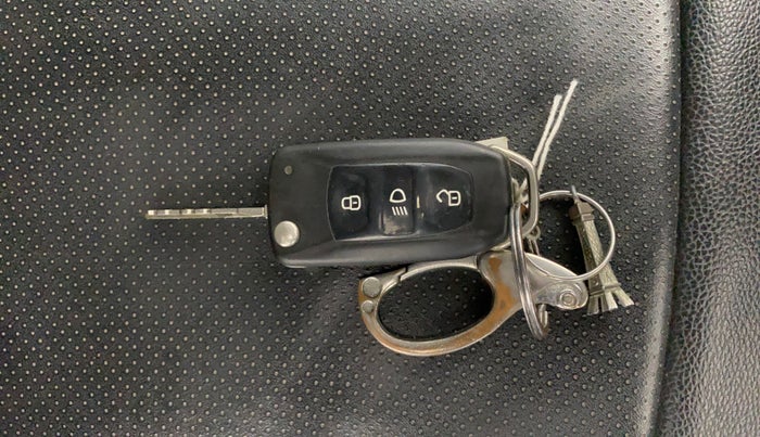 2016 Tata Tiago XZ PETROL, Petrol, Manual, 35,560 km, Key Close Up