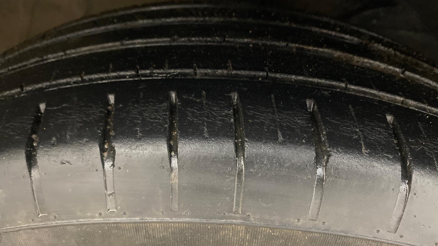 2022 Maruti Dzire ZXI Plus AMT, Petrol, Automatic, 52,232 km, Right Front Tyre Tread