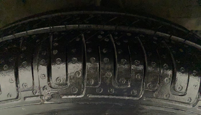 2012 Hyundai i10 MAGNA 1.2, Petrol, Manual, 52,892 km, Right Front Tyre Tread