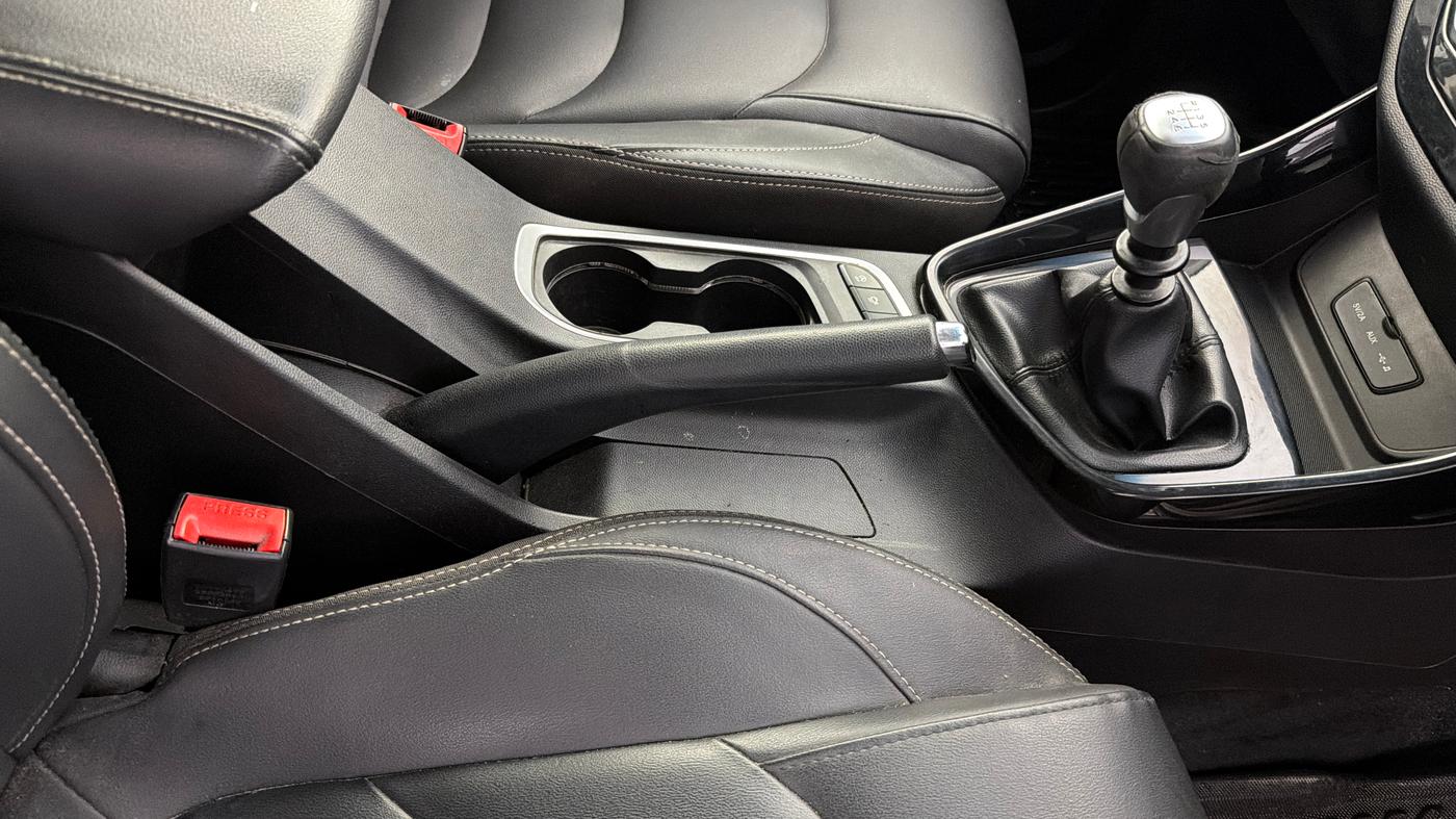 2019 MG HECTOR SHARP HYBRID 1.5 PETROL, Petrol, Manual, 1,04,650 km, Gear Lever