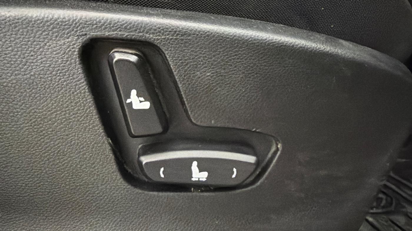2019 MG HECTOR SHARP HYBRID 1.5 PETROL, Petrol, Manual, 1,04,650 km, Driver Side Adjustment Panel