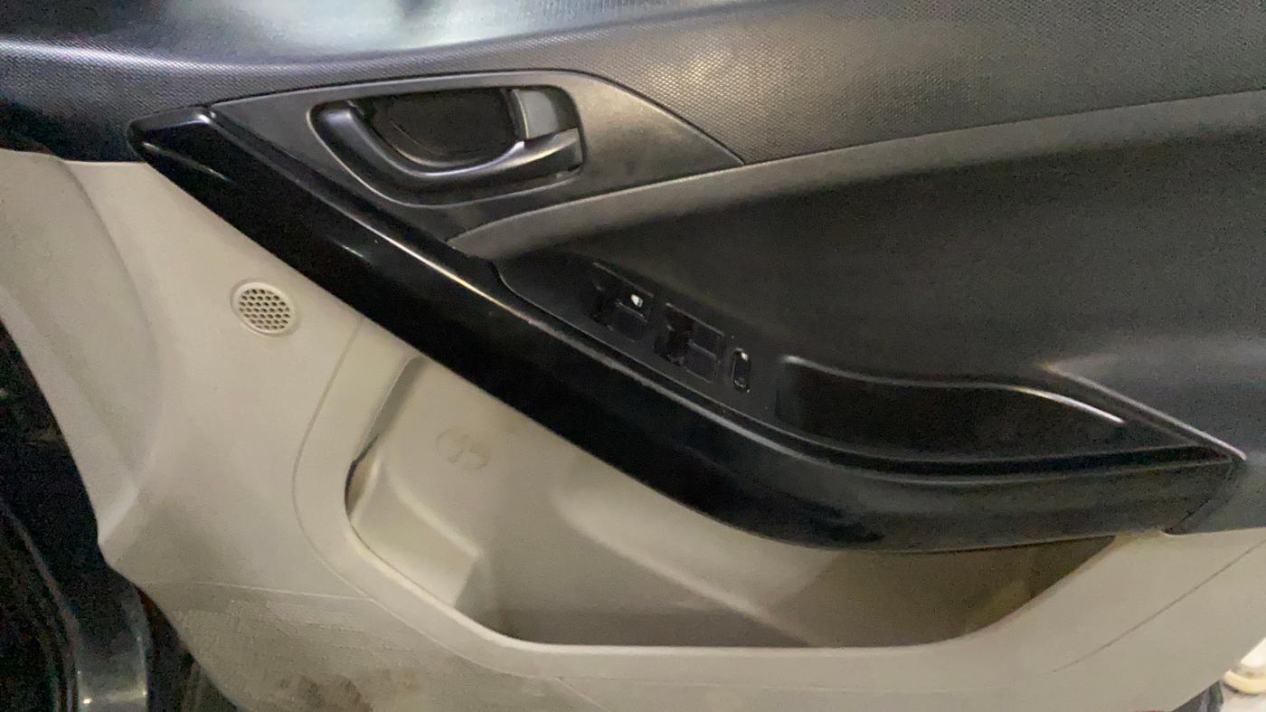 2019 Tata NEXON XM PETROL, Petrol, Manual, 78,398 km, Driver Side Door Panels Control