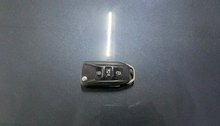 2019 Tata NEXON XM PETROL, Petrol, Manual, 78,398 km, Key Close Up