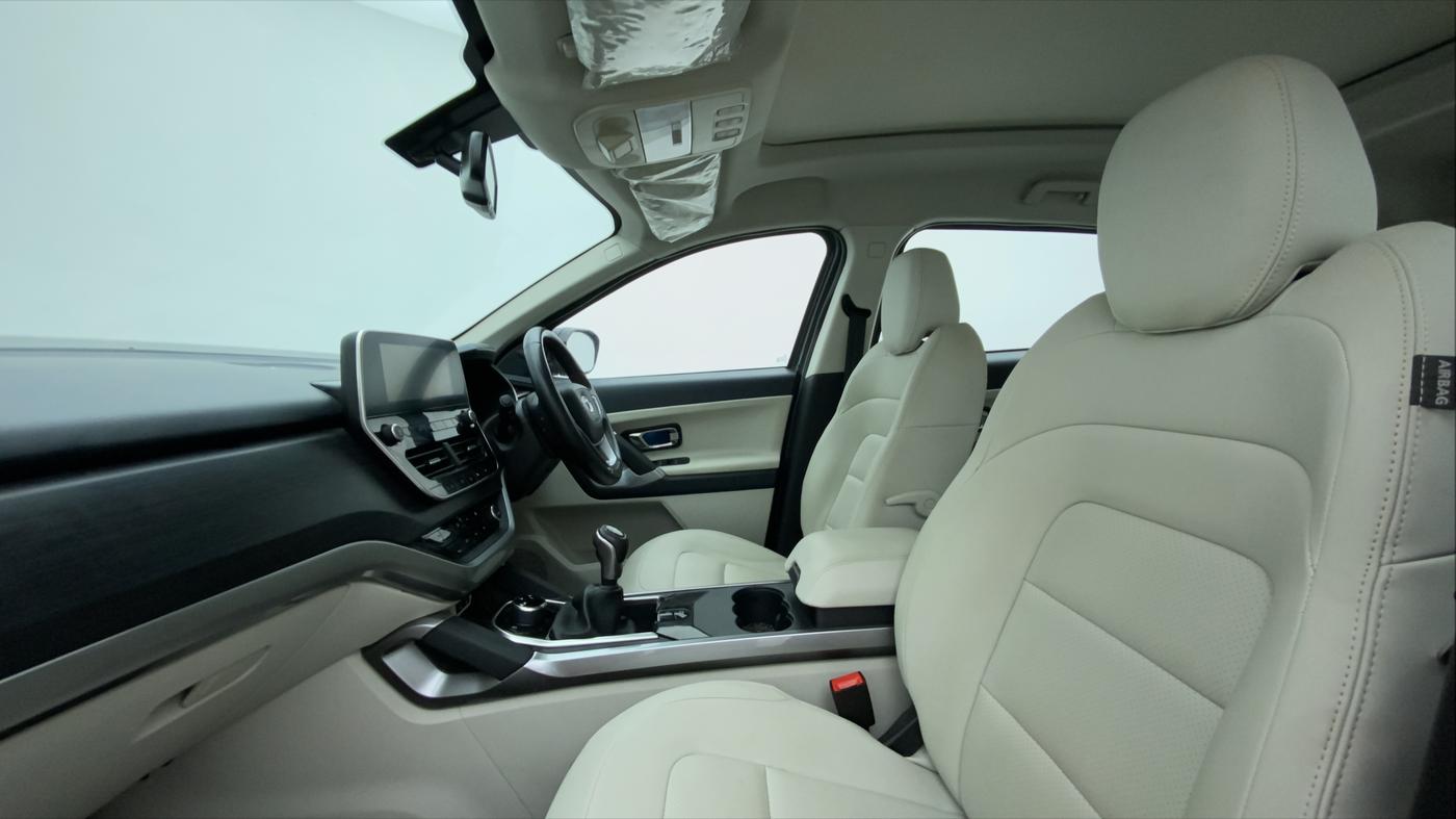 2021 Tata Safari XZ PLUS, Diesel, Manual, 25,750 km, Right Side Front Door Cabin