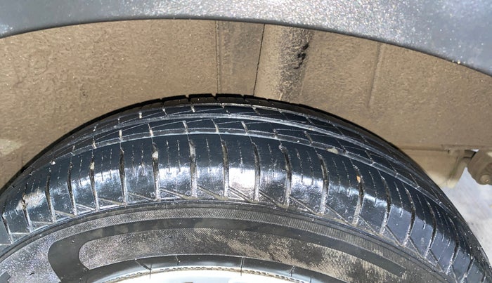 2021 Renault TRIBER RXL MT, Petrol, Manual, 10,808 km, Left Rear Tyre Tread