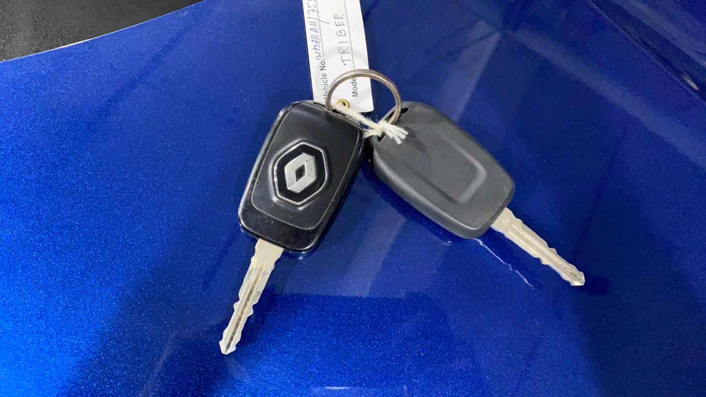2021 Renault TRIBER RXL MT, Petrol, Manual, 10,808 km, Key Close Up