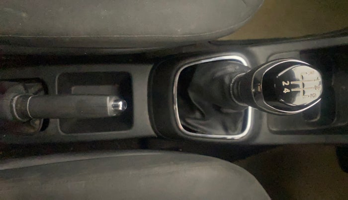 2019 Renault Kwid RXT 0.8 (O), Petrol, Manual, 72,066 km, Gear Lever