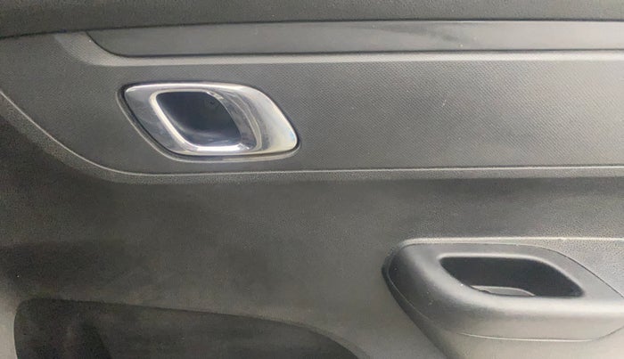 2019 Renault Kwid RXT 0.8 (O), Petrol, Manual, 72,066 km, Driver Side Door Panels Control