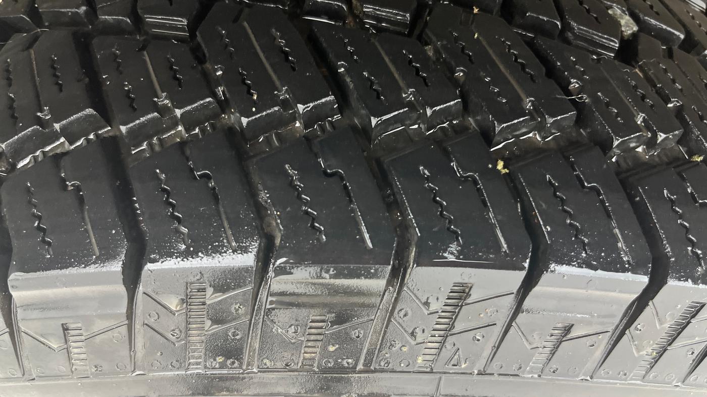 2024 Mahindra Thar LX P 2WD AT HT, Petrol, Automatic, 9,987 km, Right Rear Tyre Tread
