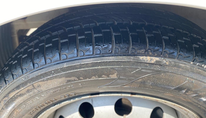 2017 Hyundai Eon ERA + SE, Petrol, Manual, 42,659 km, Left Front Tyre Tread