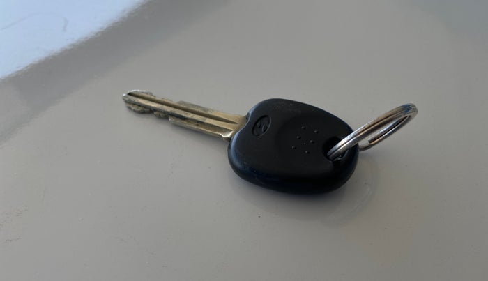 2017 Hyundai Eon ERA + SE, Petrol, Manual, 42,659 km, Key Close Up