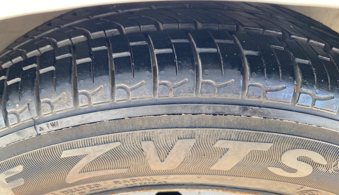 2017 Hyundai Eon ERA + SE, Petrol, Manual, 42,659 km, Right Front Tyre Tread