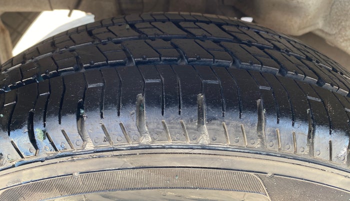 2017 Hyundai Eon ERA + SE, Petrol, Manual, 42,659 km, Right Rear Tyre Tread