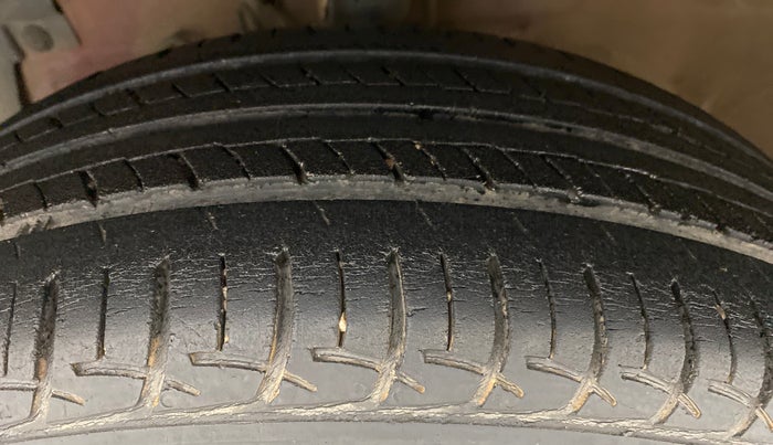 2016 Maruti Swift Dzire ZXI, Petrol, Manual, 71,629 km, Left Front Tyre Tread