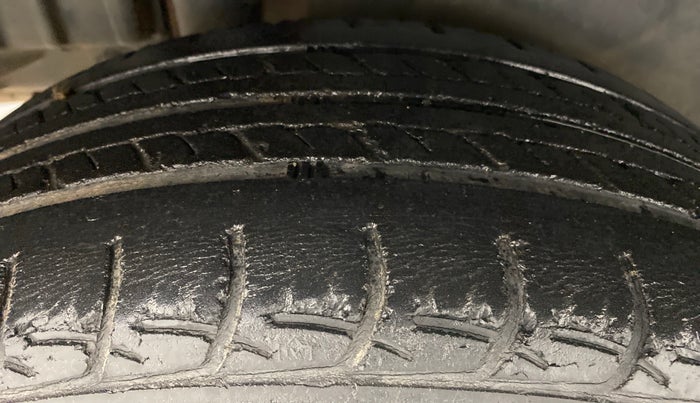 2016 Maruti Swift Dzire ZXI, Petrol, Manual, 71,629 km, Right Rear Tyre Tread