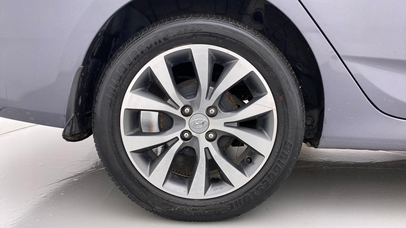 2017 Hyundai Verna 1.6 VTVT SX, Petrol, Manual, 30,817 km, Right Rear Wheel