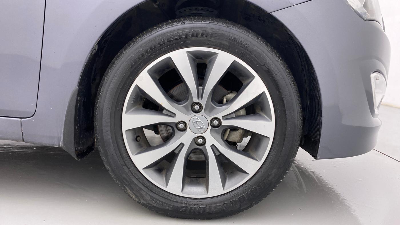 2017 Hyundai Verna 1.6 VTVT SX, Petrol, Manual, 30,817 km, Right Front Wheel