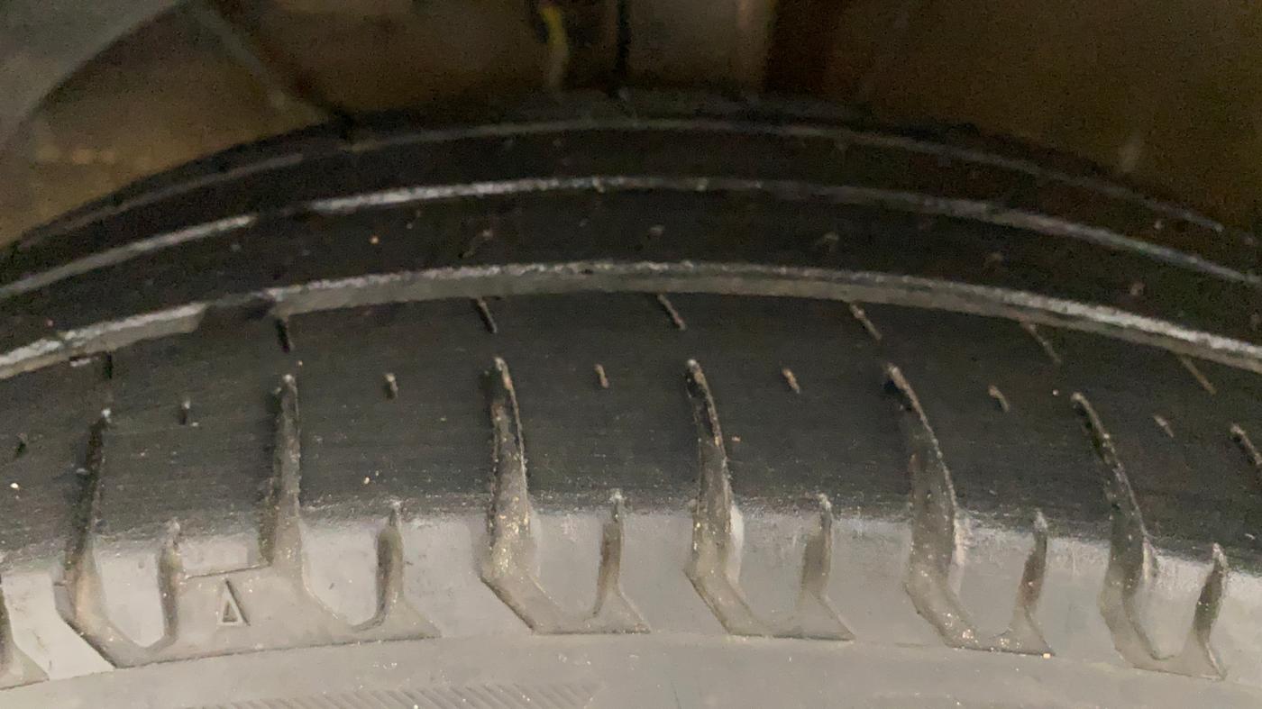2017 Maruti Dzire VXI AMT, Petrol, Automatic, 47,275 km, Left Front Tyre Tread