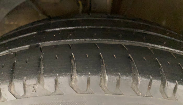 2017 Maruti Dzire VXI AMT, Petrol, Automatic, 47,275 km, Left Front Tyre Tread