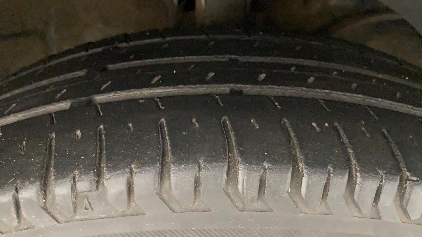 2017 Maruti Dzire VXI AMT, Petrol, Automatic, 47,275 km, Right Front Tyre Tread