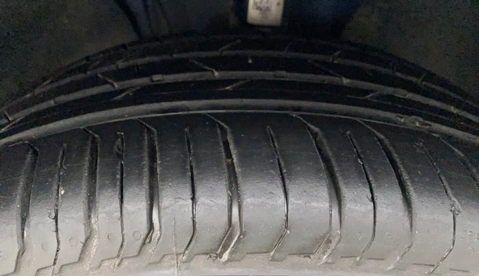 2022 Volkswagen VIRTUS GT PLUS TSI 1.5 EVO DSG, Petrol, Automatic, 11,321 km, Right Front Tyre Tread