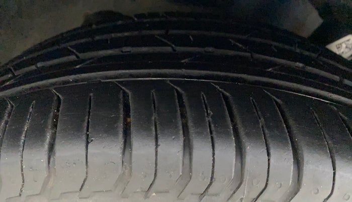 2022 Volkswagen VIRTUS GT PLUS TSI 1.5 EVO DSG, Petrol, Automatic, 11,321 km, Left Front Tyre Tread