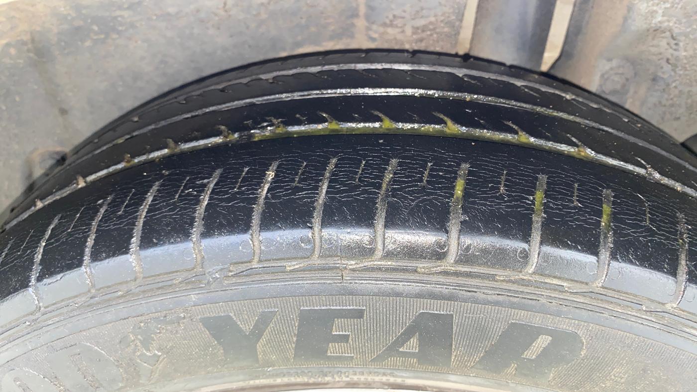 2017 Maruti Ertiga VXI, Petrol, Manual, 34,148 km, Left Rear Tyre Tread