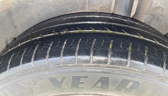 2017 Maruti Ertiga VXI, Petrol, Manual, 34,148 km, Left Rear Tyre Tread