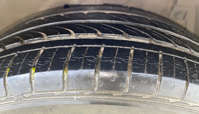 2017 Maruti Ertiga VXI, Petrol, Manual, 34,148 km, Right Front Tyre Tread