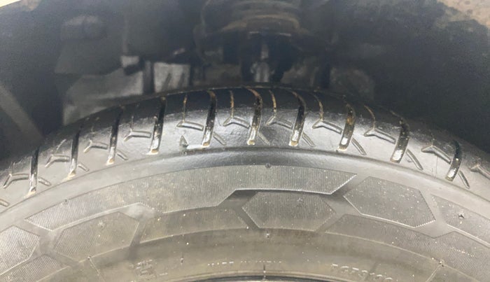 2019 Ford New Figo TITANIUM 1.2 PETROL MT, Petrol, Manual, 1,01,867 km, Left Front Tyre Tread