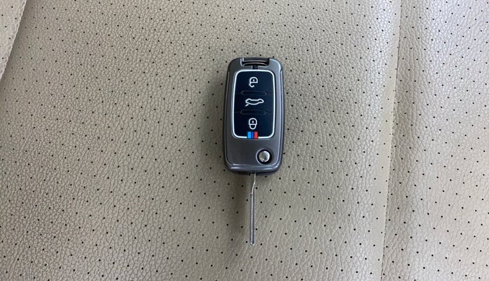 2021 Volkswagen Vento HIGHLINE 1.0L TSI AT, Petrol, Automatic, 69,461 km, Key Close Up