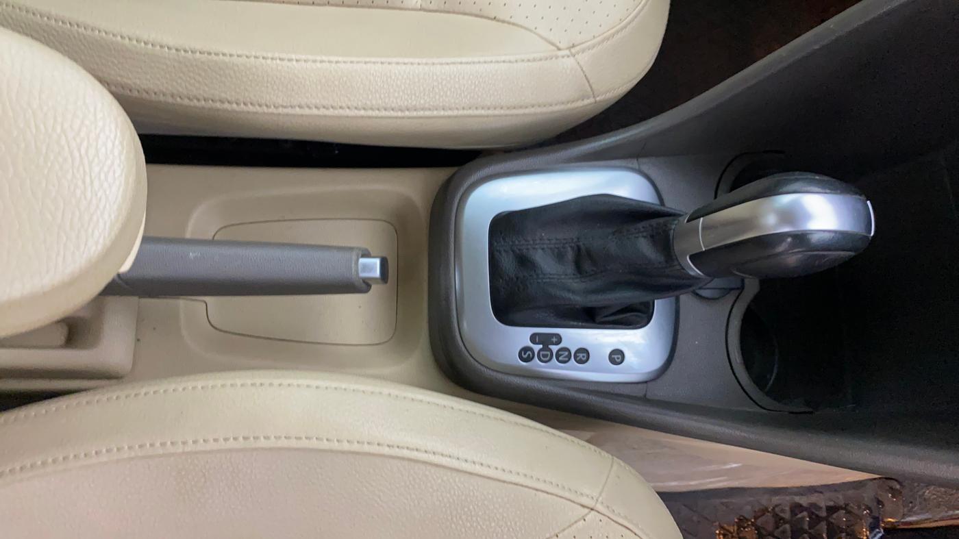 2021 Volkswagen Vento HIGHLINE 1.0L TSI AT, Petrol, Automatic, 69,564 km, Gear Lever