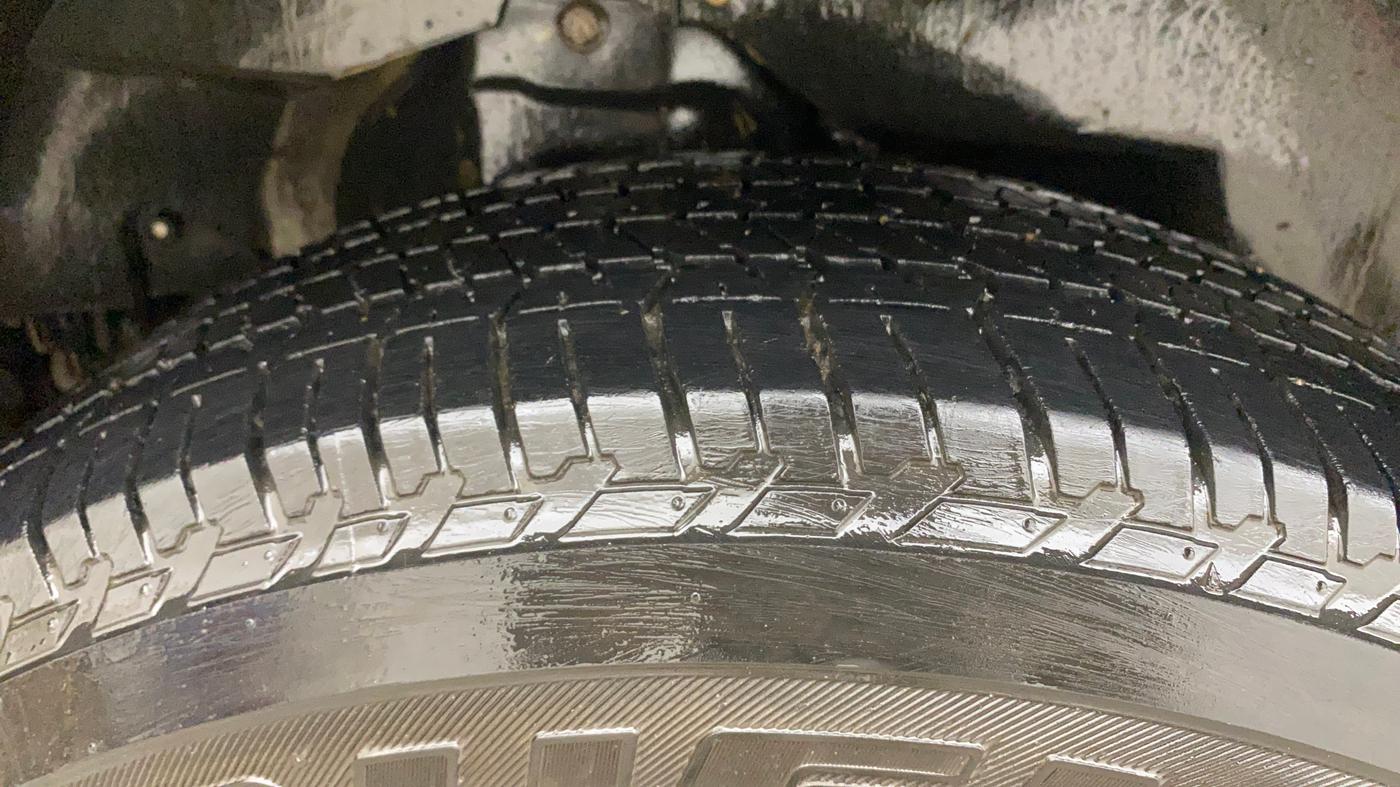 2020 Mahindra XUV500 W7, Diesel, Manual, 79,824 km, Right Rear Tyre Tread