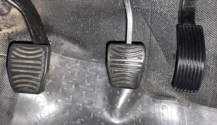 2020 Mahindra XUV500 W7, Diesel, Manual, 79,823 km, Pedals