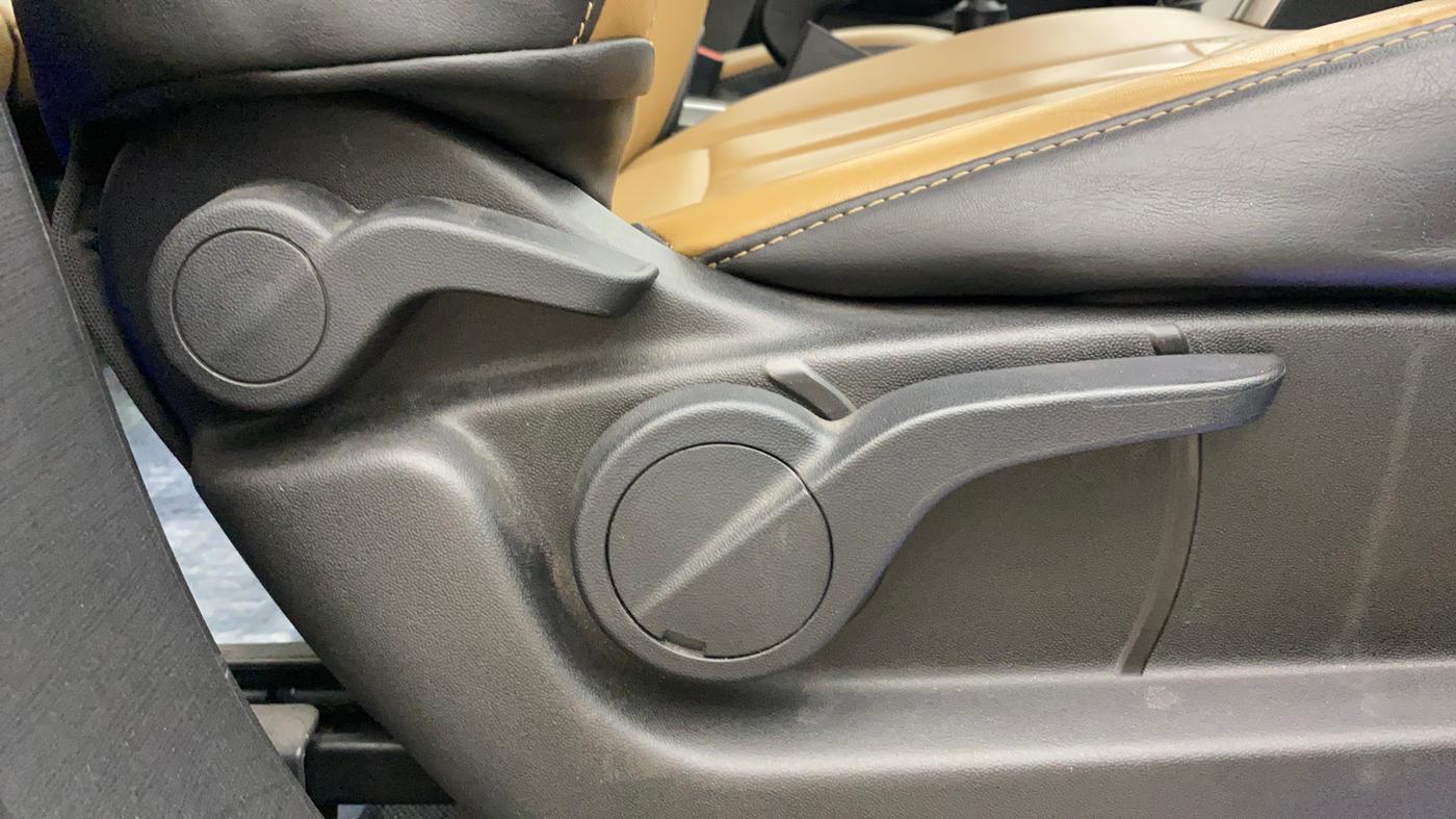 2020 Mahindra XUV500 W7, Diesel, Manual, 79,824 km, Driver Side Adjustment Panel