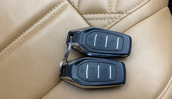 2020 Mahindra XUV500 W7, Diesel, Manual, 79,823 km, Key Close Up