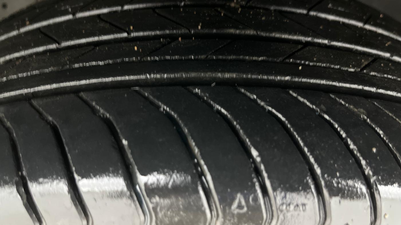 2022 Skoda KUSHAQ STYLE 1.5L TSI DSG, Petrol, Automatic, 13,985 km, Left Front Tyre Tread