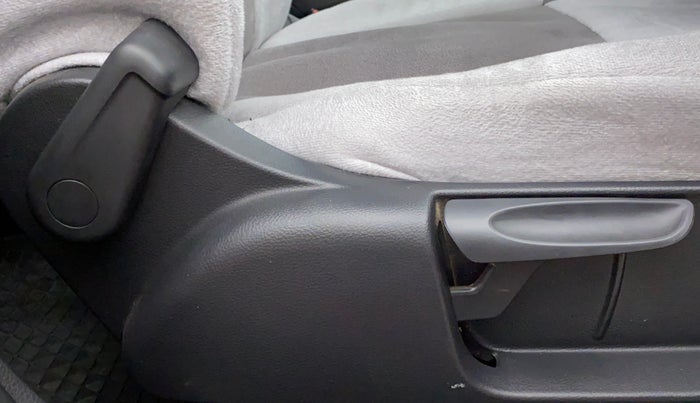 2019 Volkswagen Polo HIGH LINE PLUS 1.0, Petrol, Manual, 26,138 km, Driver Side Adjustment Panel