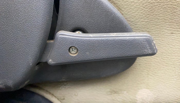 2016 Maruti Alto 800 VXI, Petrol, Manual, 73,992 km, Driver Side Adjustment Panel