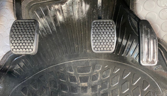 2016 Maruti Alto 800 VXI, Petrol, Manual, 73,992 km, Pedals