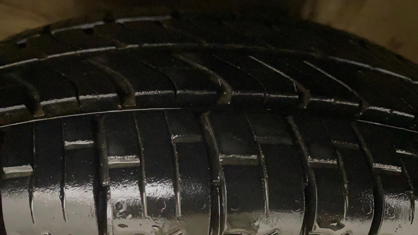 2016 Maruti Alto 800 VXI, Petrol, Manual, 74,026 km, Left Front Tyre Tread