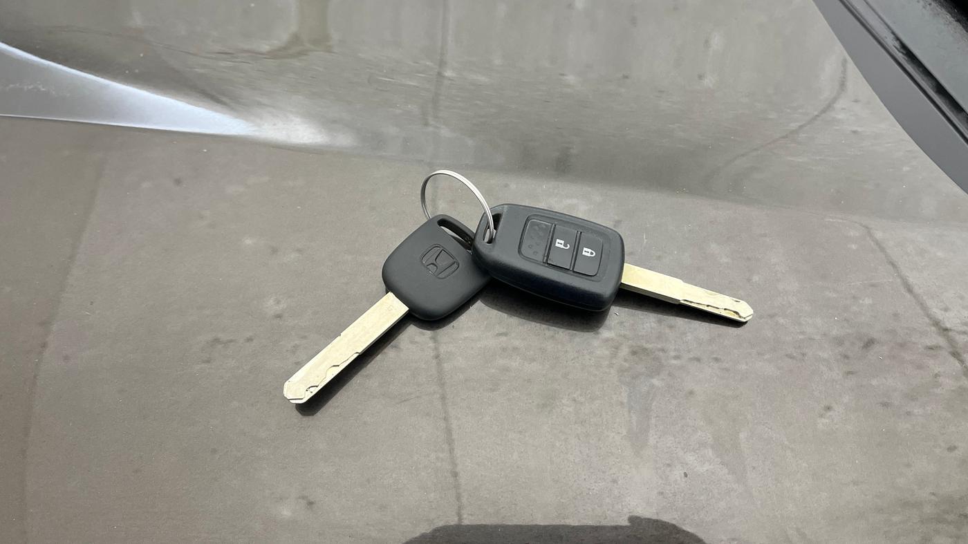 2019 Honda Amaze 1.2L I-VTEC S, CNG, Manual, 94,712 km, Key Close Up