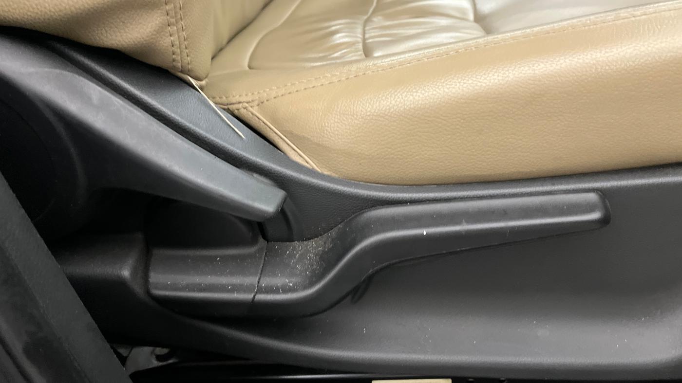 2019 Honda Amaze 1.2L I-VTEC S, CNG, Manual, 94,712 km, Driver Side Adjustment Panel
