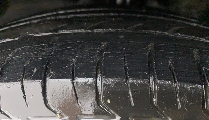 2011 Maruti Ritz VXI, Petrol, Manual, 93,938 km, Left Front Tyre Tread
