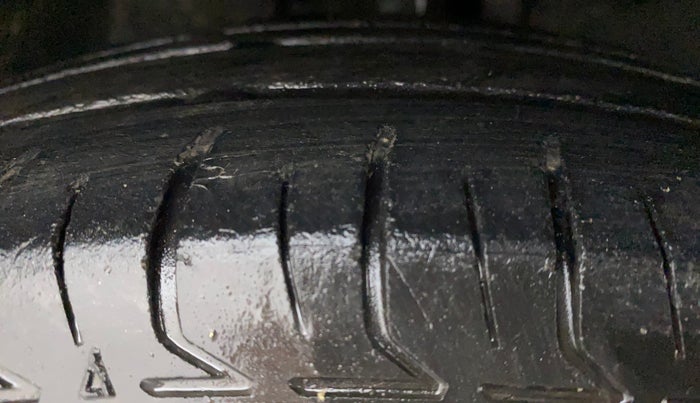 2011 Maruti Ritz VXI, Petrol, Manual, 93,938 km, Right Front Tyre Tread