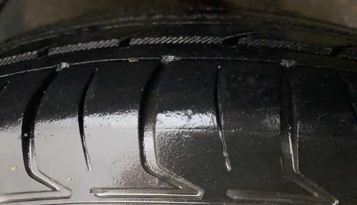 2011 Maruti Ritz VXI, Petrol, Manual, 93,938 km, Right Rear Tyre Tread