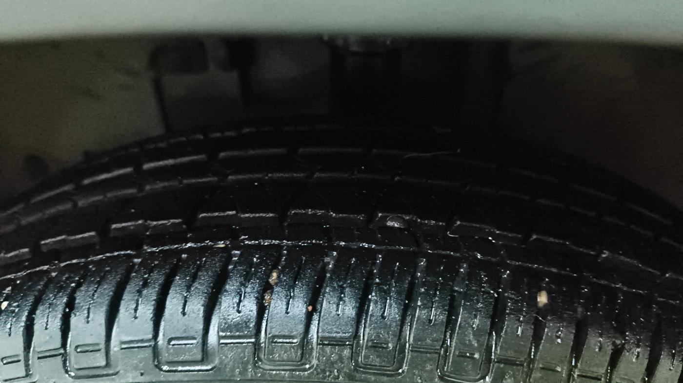 2016 Renault Kwid RXT 0.8, Petrol, Manual, 69,647 km, Left Front Tyre Tread