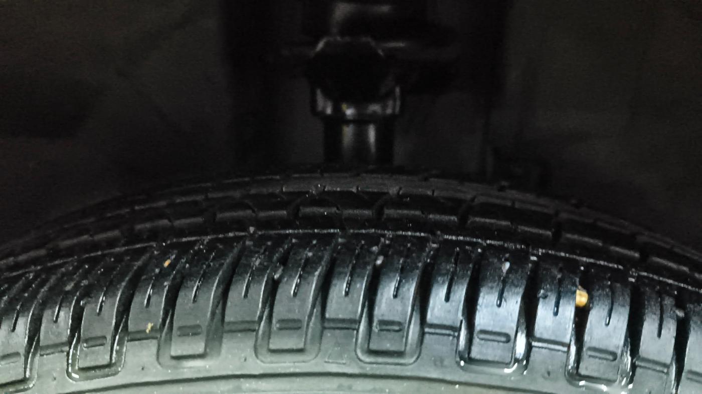 2016 Renault Kwid RXT 0.8, Petrol, Manual, 69,647 km, Right Front Tyre Tread