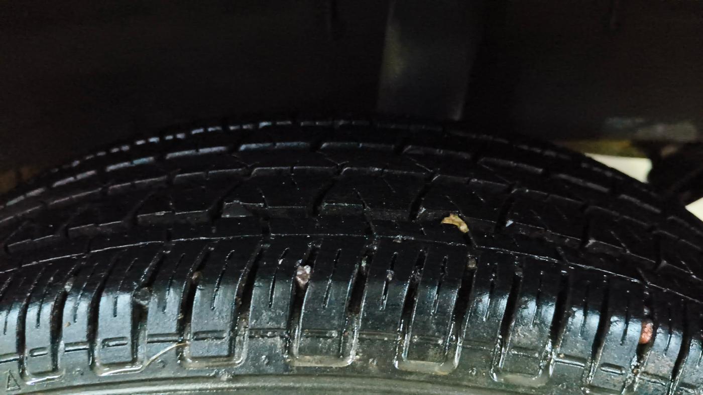 2016 Renault Kwid RXT 0.8, Petrol, Manual, 69,647 km, Left Rear Tyre Tread